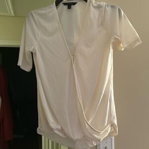 Women’s Banana Republic cream adorable shirt